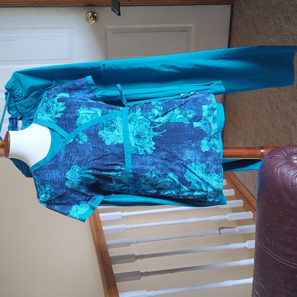 S/M/ST Koi Sapphire Scrub Set Ultramarine - Picture 2 of 3